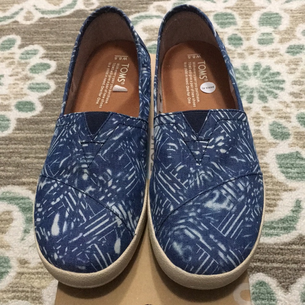 Toms Avalon Blue Batik Textile Brand New!
